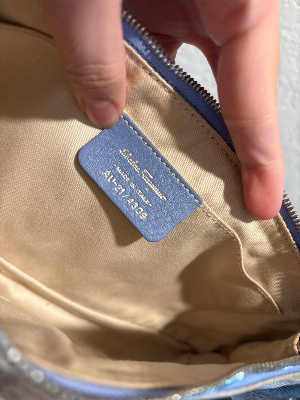 Salvatore Ferragamo Braided
Strap Blue Shoulder Bag - Picture 10 of 16